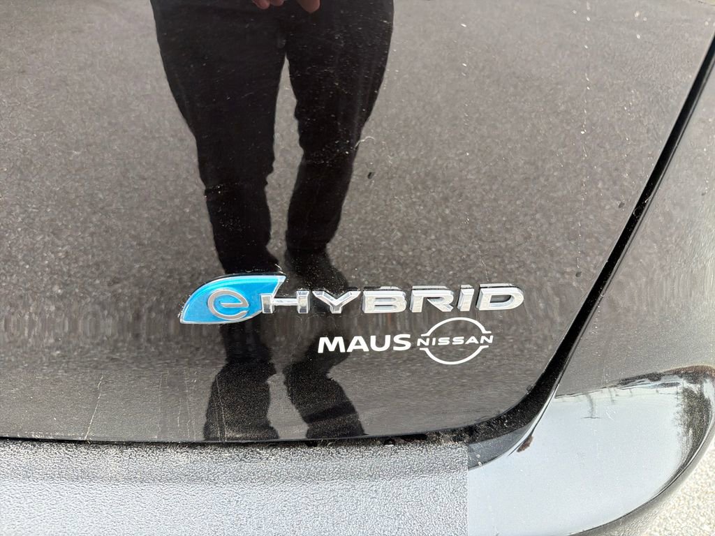 Used 2024 Chrysler Pacifica Select image 25