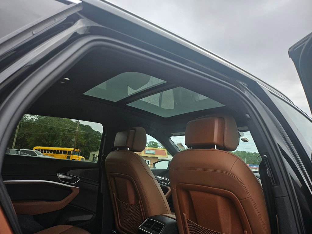 Used 2021 Audi e-tron Premium image 32