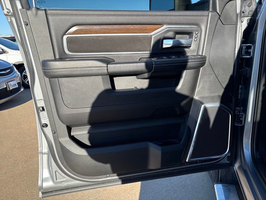 Used 2024 RAM 3500 Laramie image 13