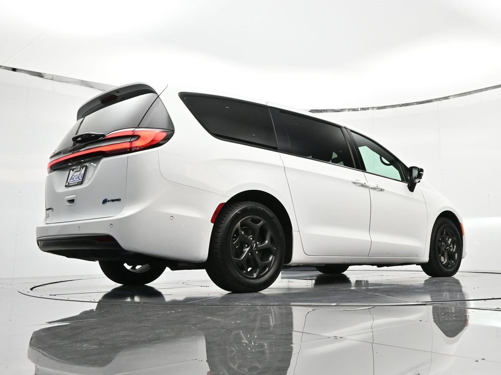 Used 2024 Chrysler Pacifica Select image 42
