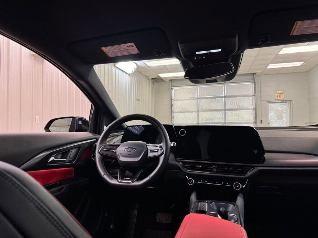 Used 2025 Chevrolet Equinox EV RS FWD image 23