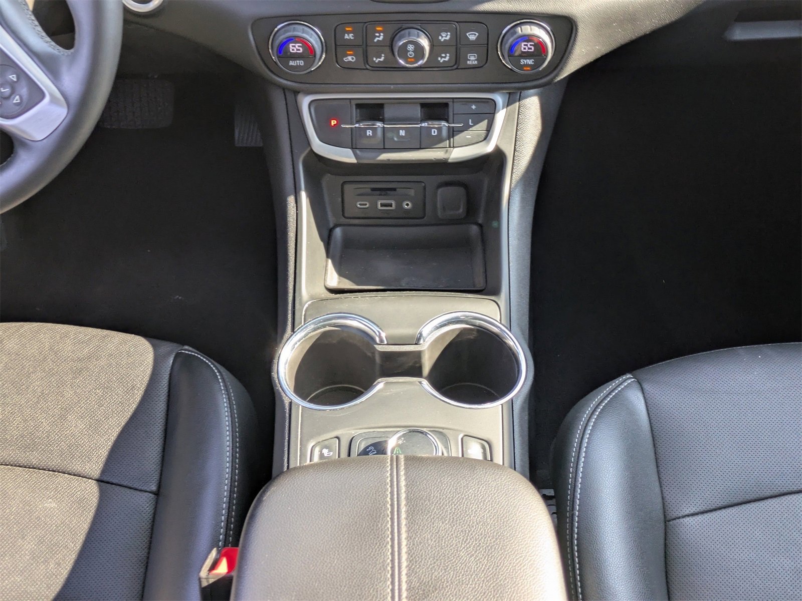 Used 2023 GMC Terrain SLT image 21