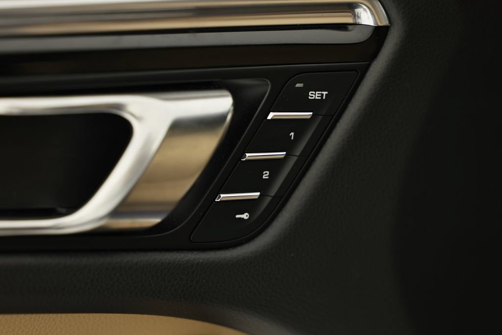 Certified 2026 Porsche Macan AWD/4WD image 21