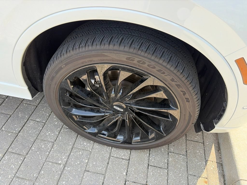 Used 2023 Lincoln Aviator Black Label AWD/4WD image 10