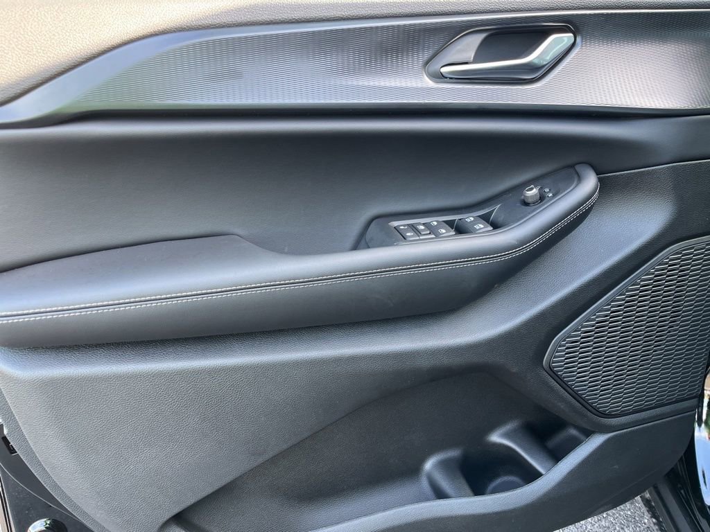 New 2025 Jeep Grand Cherokee Altitude image 24