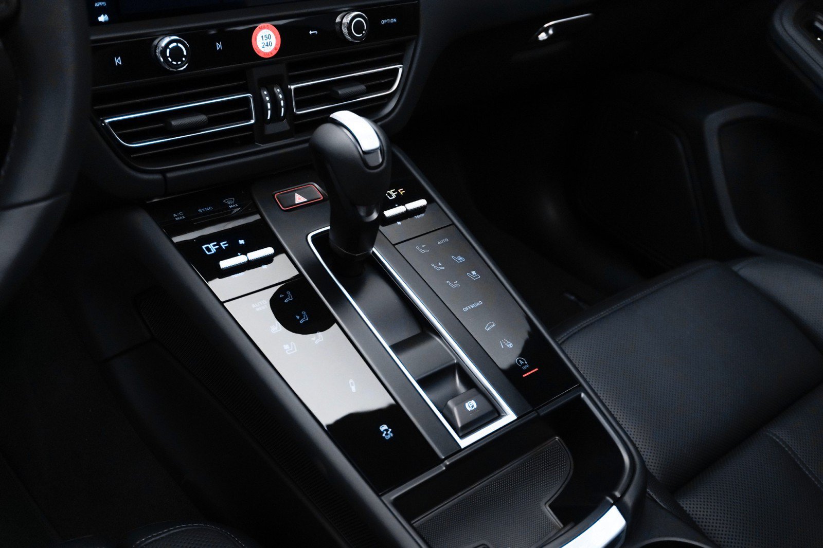 Certified 2023 Porsche Macan Turbo AWD/4WD image 24