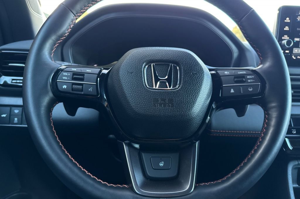 Used 2025 Honda Pilot TrailSport image 27