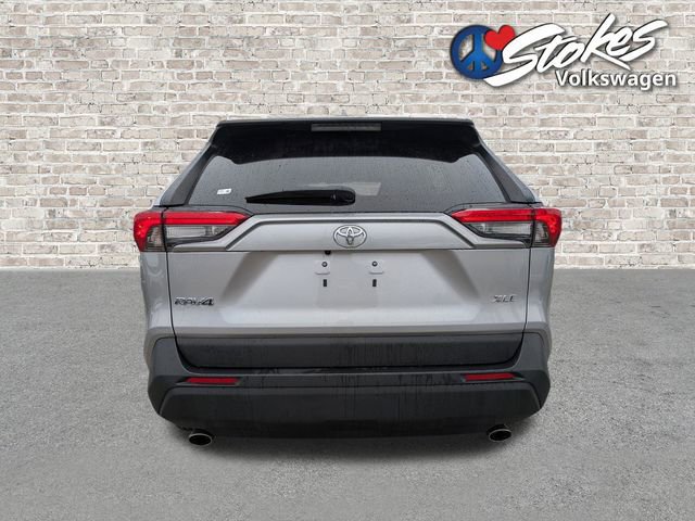 Used 2022 Toyota RAV4 XLE Premium image 5