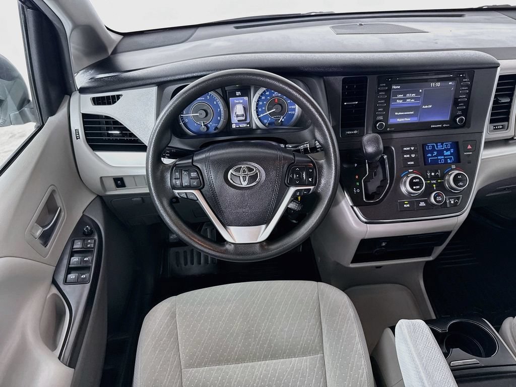 Certified 2018 Toyota Sienna LE FWD image 22