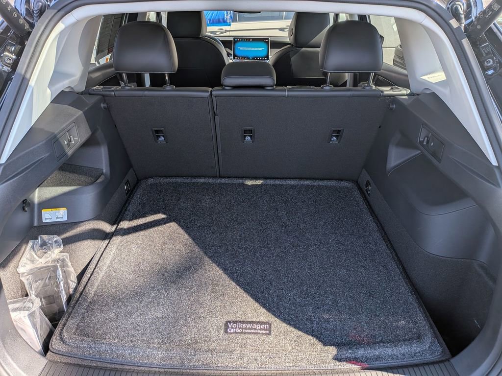Used 2025 Volkswagen Tiguan SE w/ Panoramic Sunroof Package AWD/4WD image 28