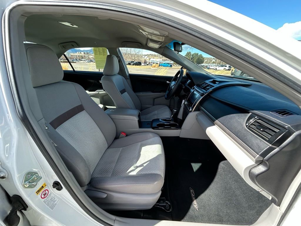 Used 2014 Toyota Camry LE image 29