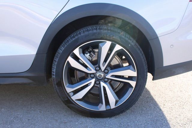 Used 2025 Volvo V60 B5 Cross Country Plus image 38