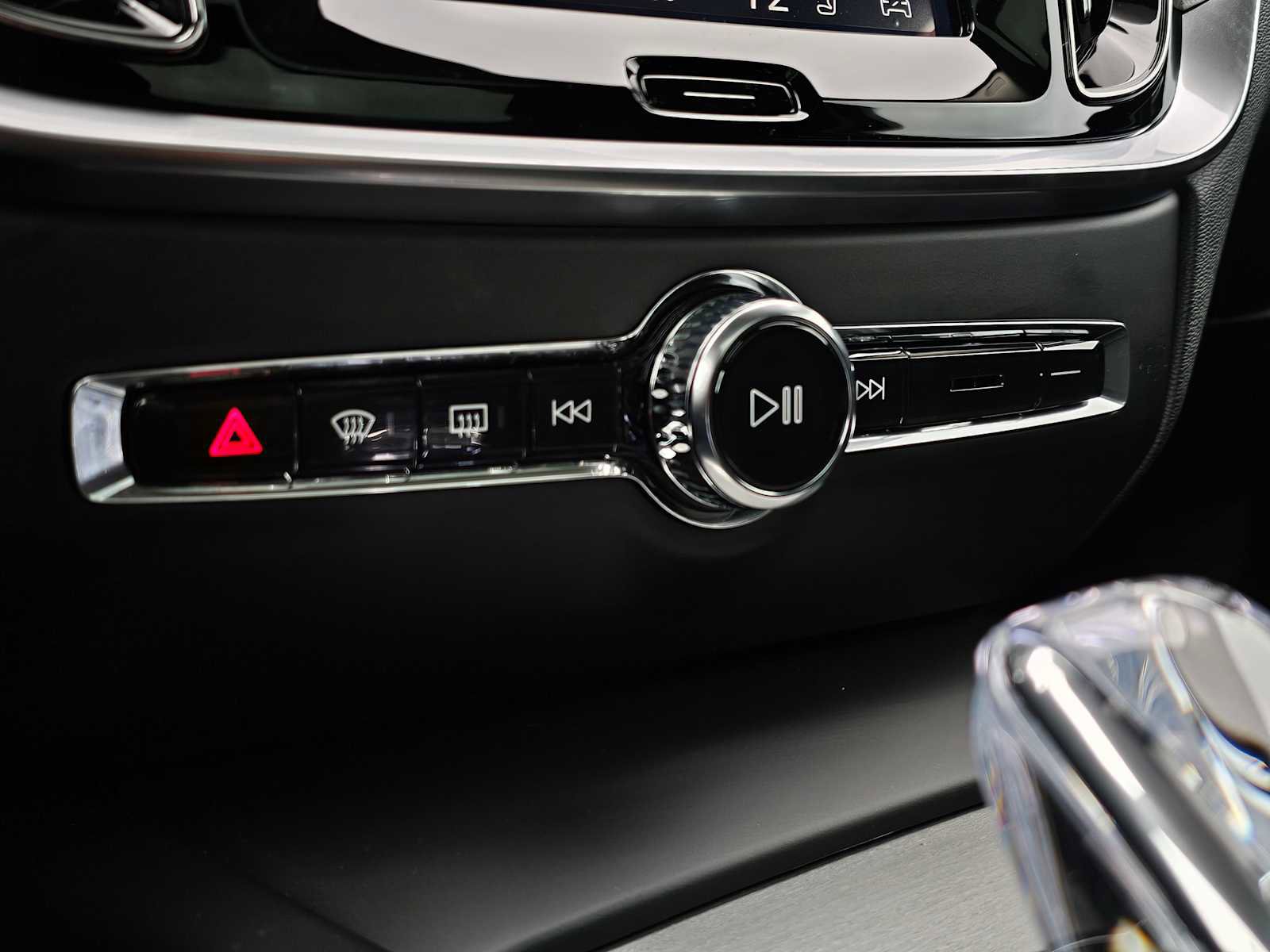 New 2026 Volvo V60 B5 Cross Country Ultra w/ Climate Package image 24