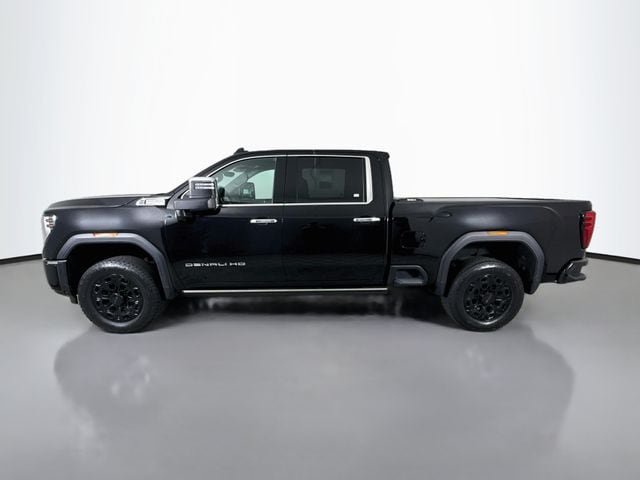 Used 2024 GMC Sierra 3500 Denali w/ Technology Package AWD/4WD image 4