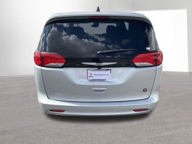 Used 2023 Chrysler Voyager LX image 5