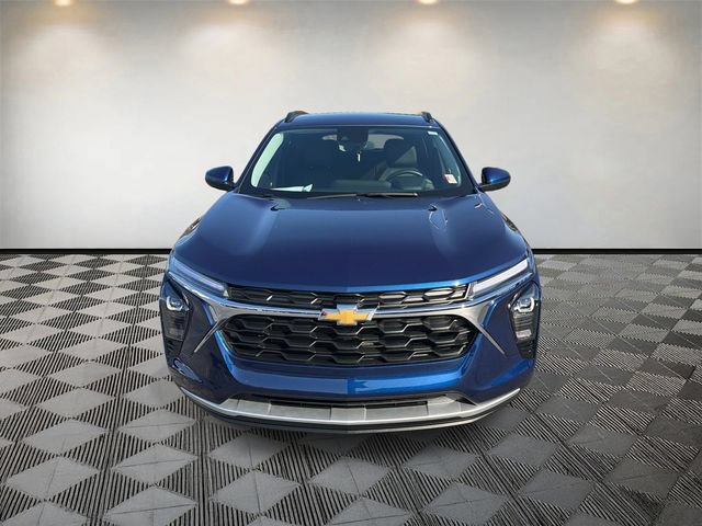 Used 2024 Chevrolet Trax LT w/ LT Convenience Package FWD image 2