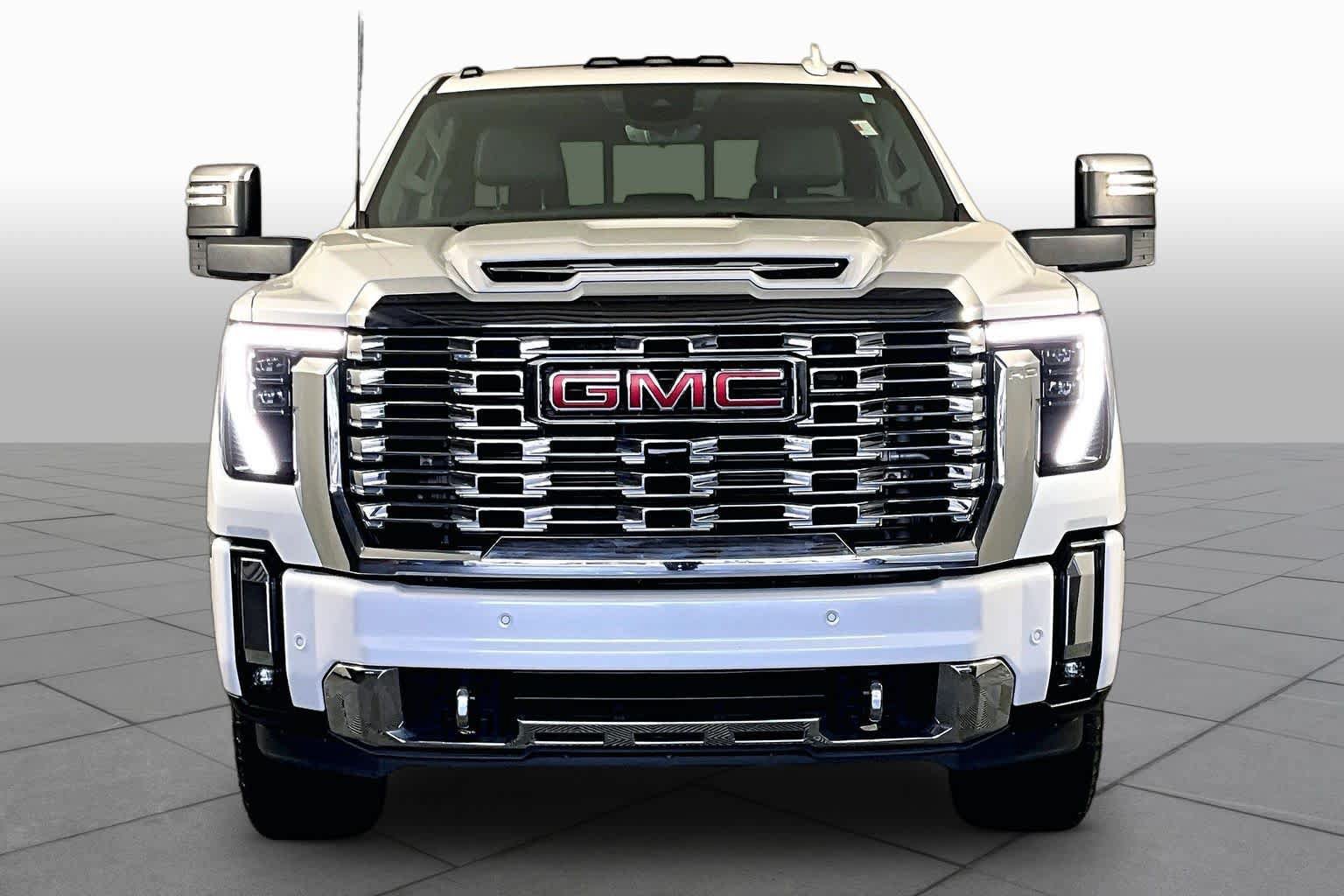 Used 2024 GMC Sierra 2500 Denali w/ Denali Reserve Package AWD/4WD image 4