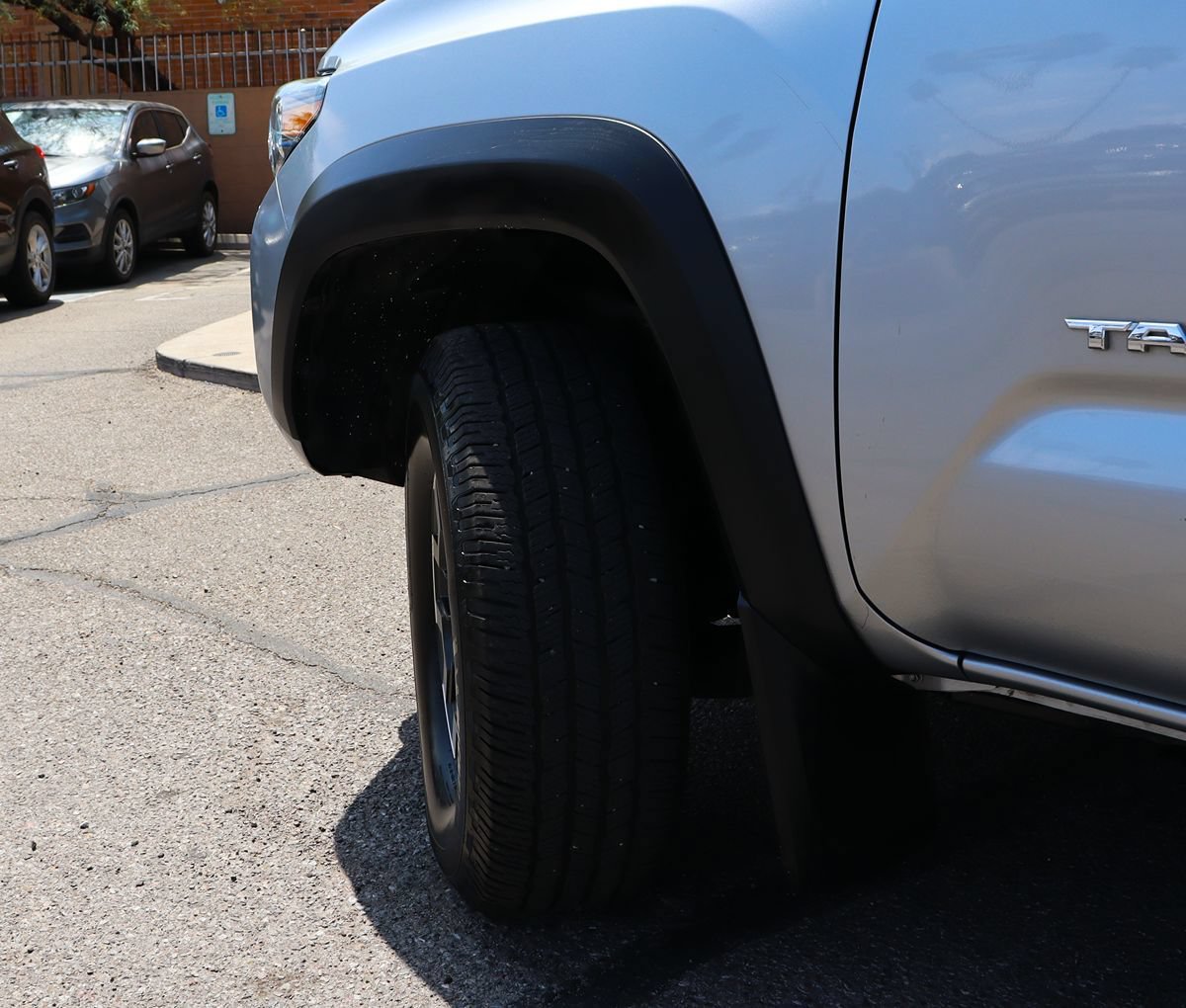 Used 2021 Toyota Tacoma TRD Off-Road w/ Technology Package AWD/4WD image 6
