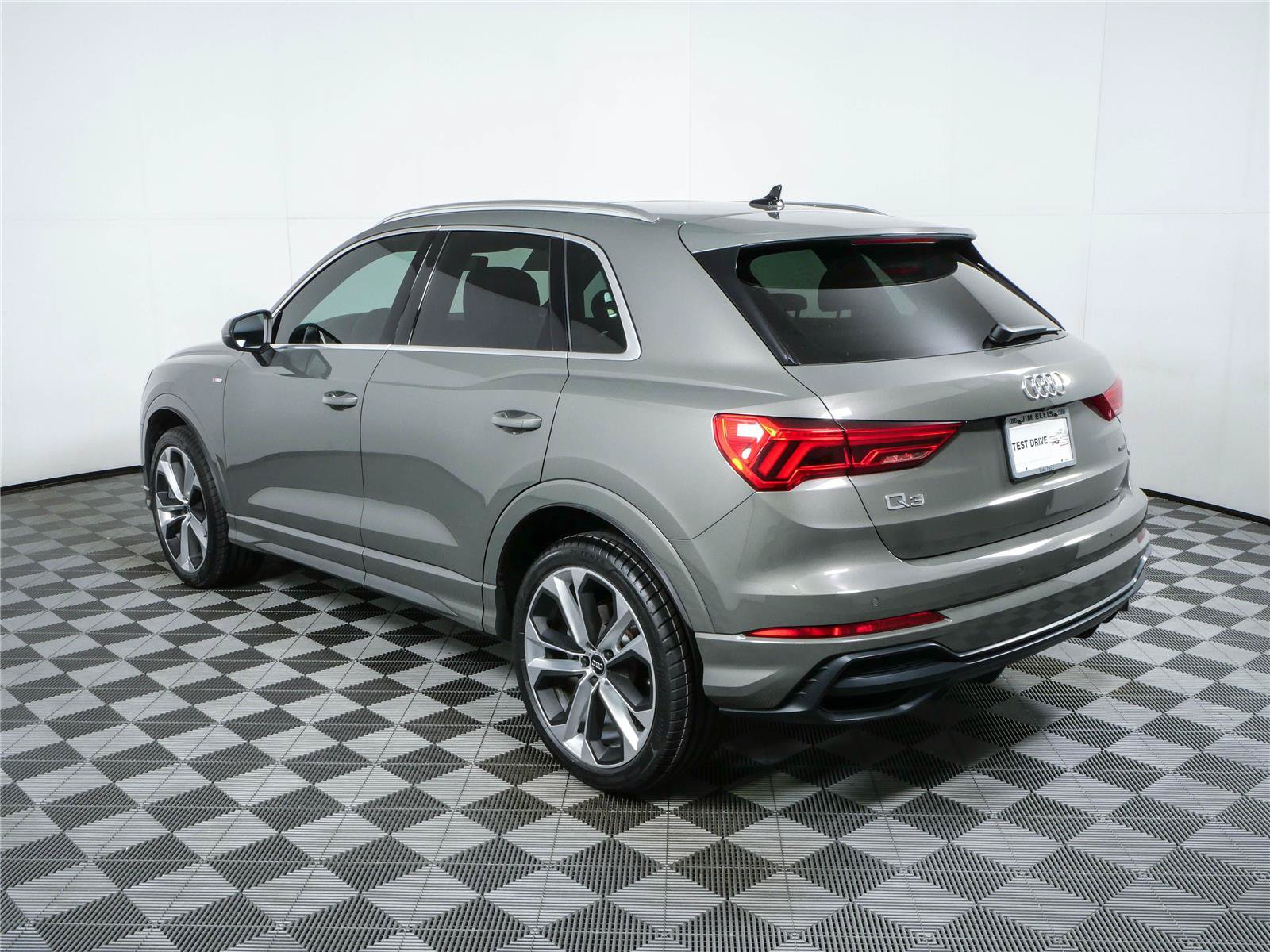 Used 2019 Audi Q3 2.0T Premium Plus w/ Premium Plus Package AWD/4WD image 29