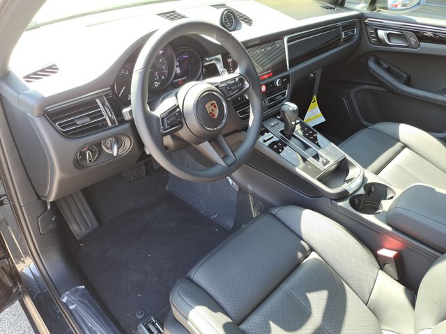 Used 2025 Porsche Macan AWD/4WD image 4