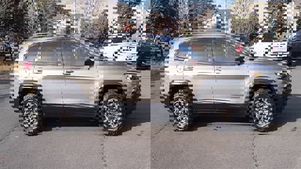 Used 2019 Jeep Cherokee Trailhawk w/ Comfort/Convenience Group image 2