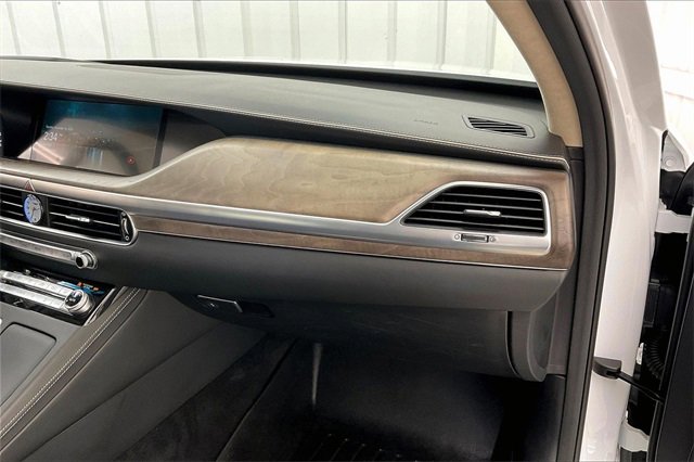 Used 2021 Genesis G90 3.3T Premium image 18