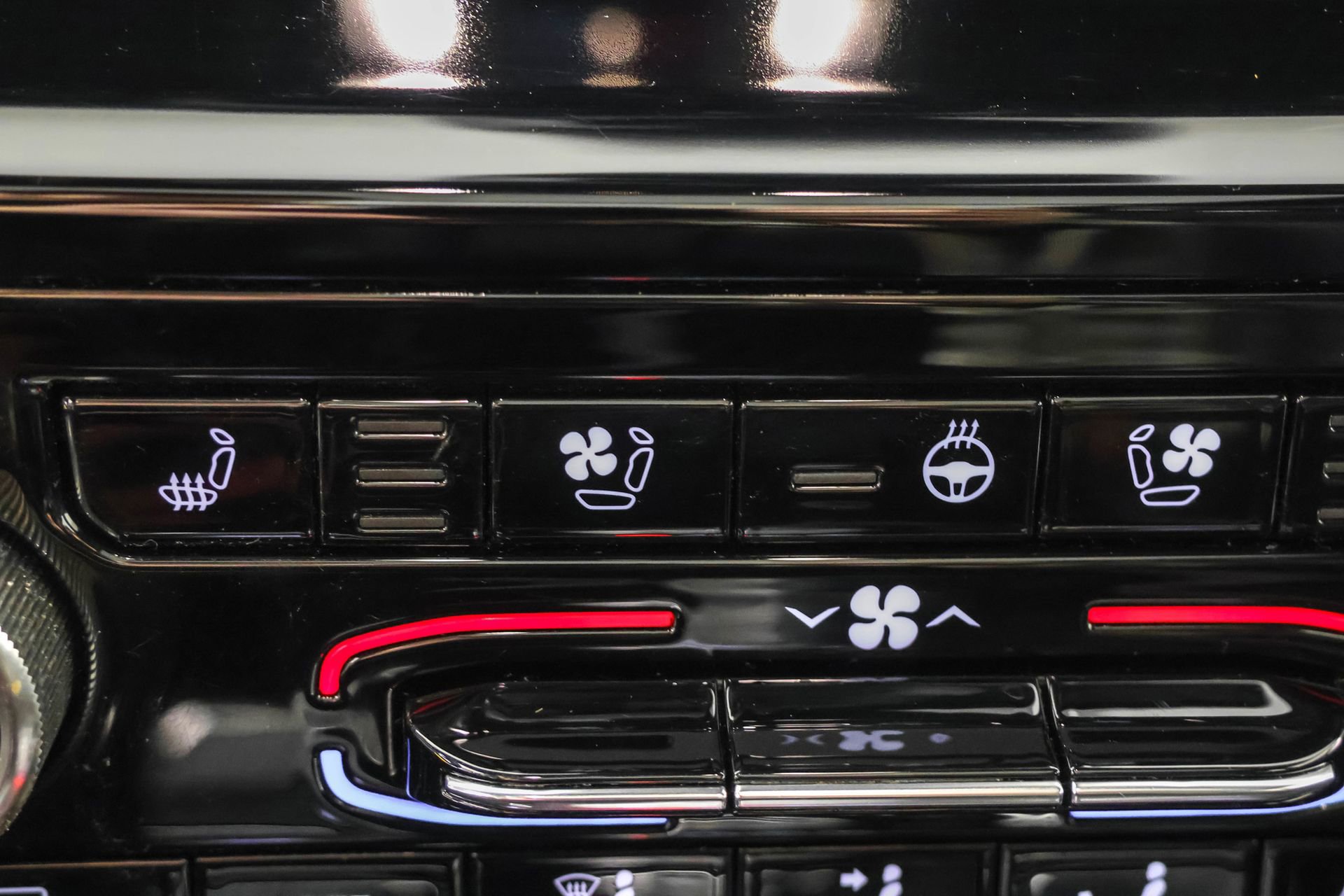 Used 2022 Jeep Grand Cherokee Overland w/ Luxury Tech Group IV image 11