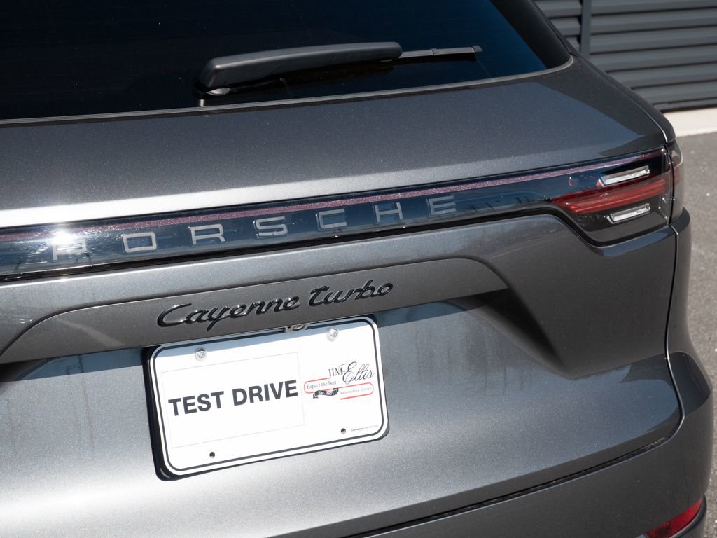 Certified 2023 Porsche Cayenne Turbo AWD/4WD image 39