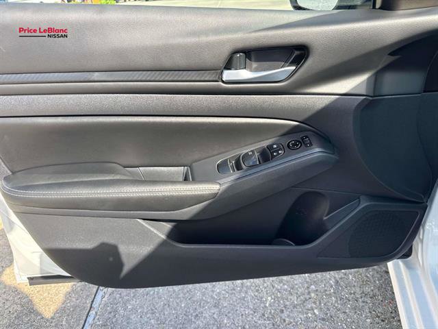 Used 2025 Nissan Altima 2.5 SV FWD image 18