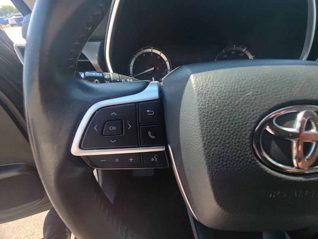 Used 2022 Toyota Highlander XLE AWD/4WD image 17