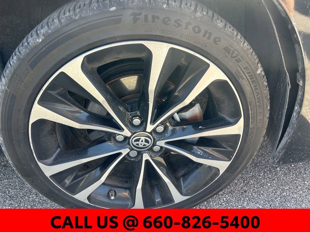 Used 2018 Toyota Corolla SE FWD image 3