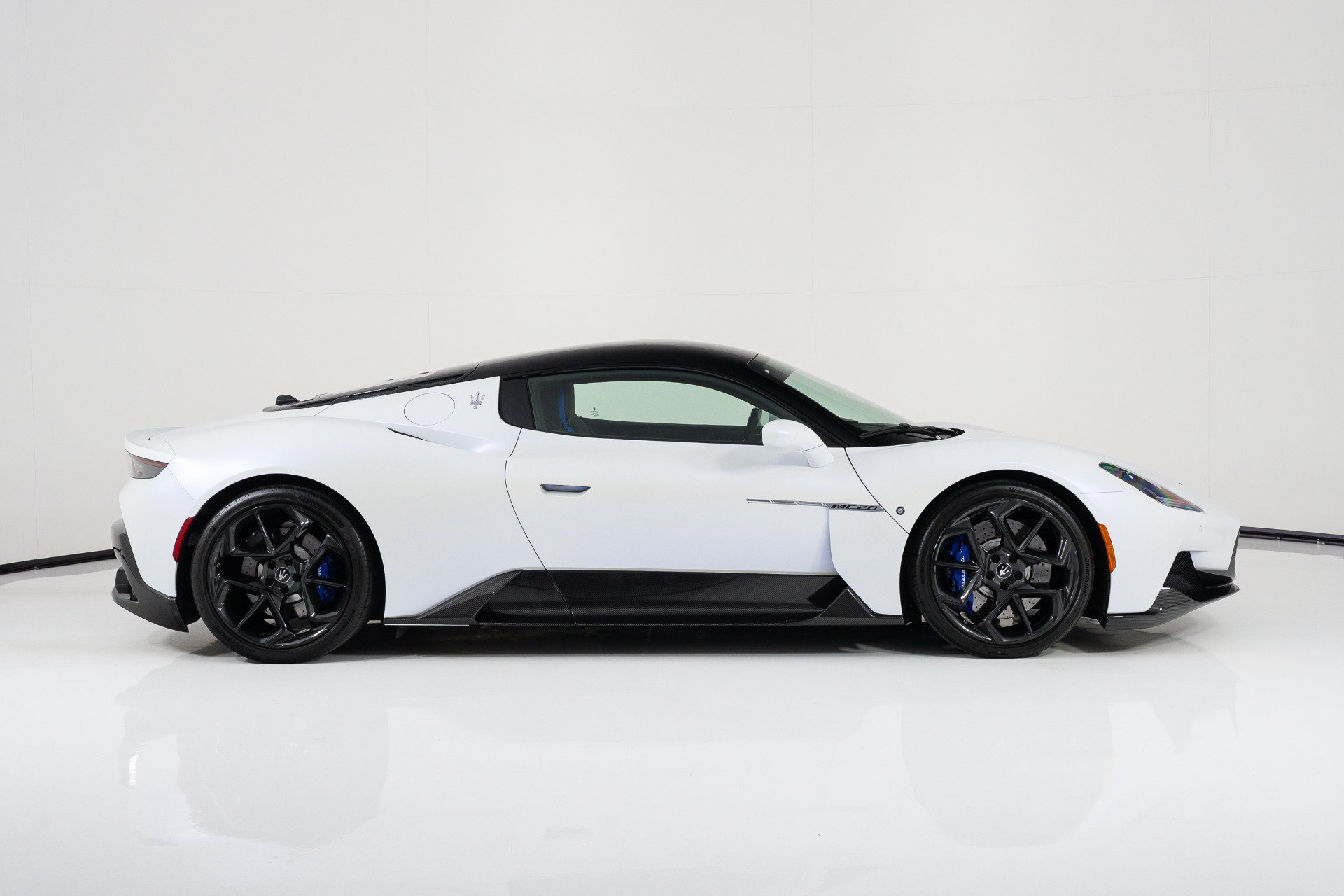 Used 2022 Maserati MC20 Coupe RWD image 2