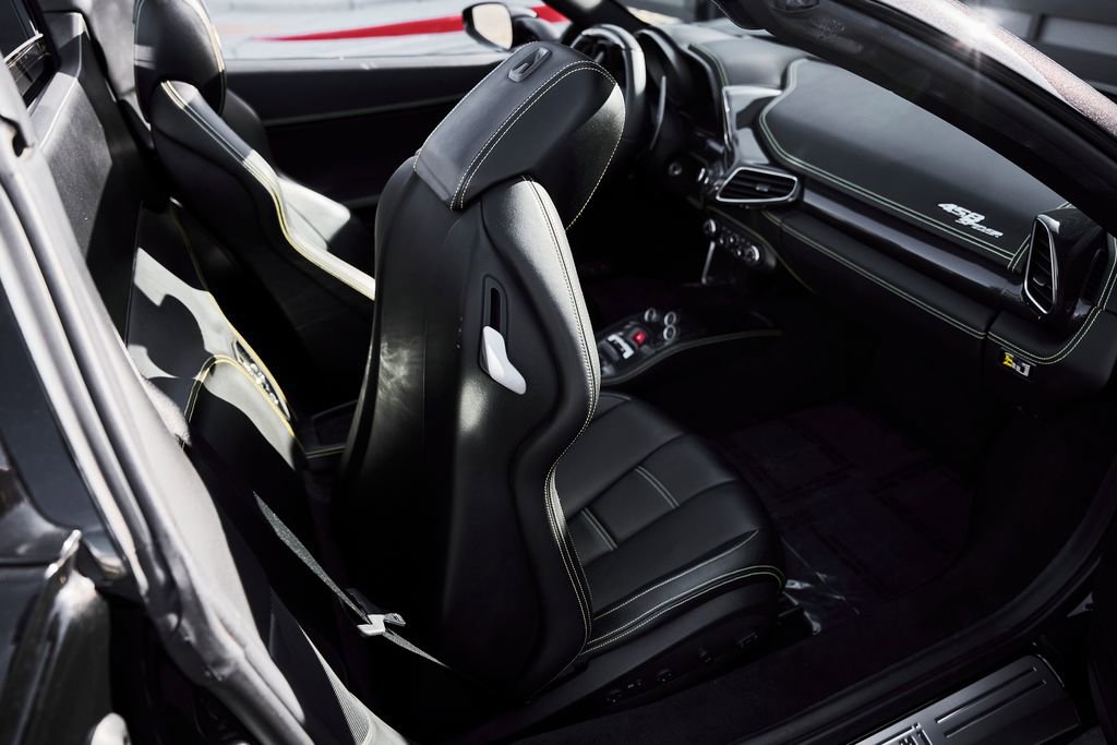 Used 2015 Ferrari 458 Spider RWD image 49