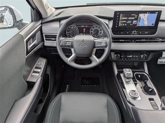 New 2025 Mitsubishi Outlander ES image 15