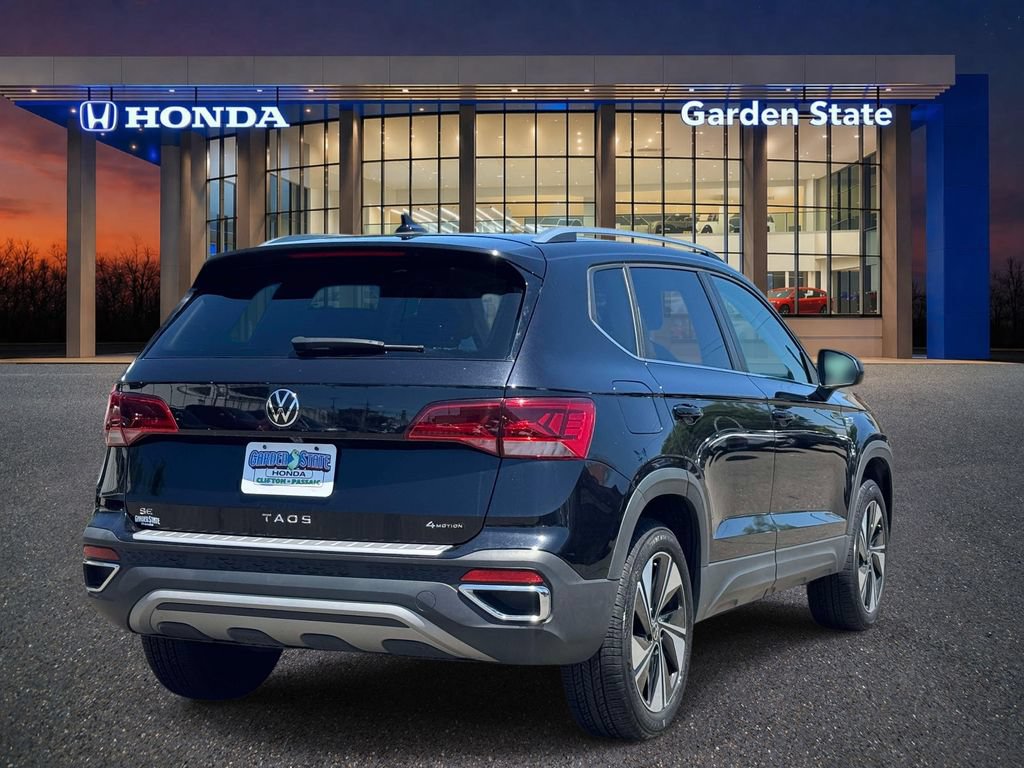 Used 2024 Volkswagen Taos SE w/ Panoramic Sunroof Package AWD/4WD image 3