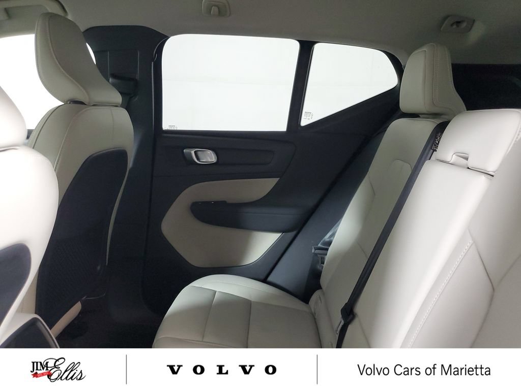 Used 2021 Volvo XC40 T5 Momentum w/ Climate Package AWD/4WD image 9