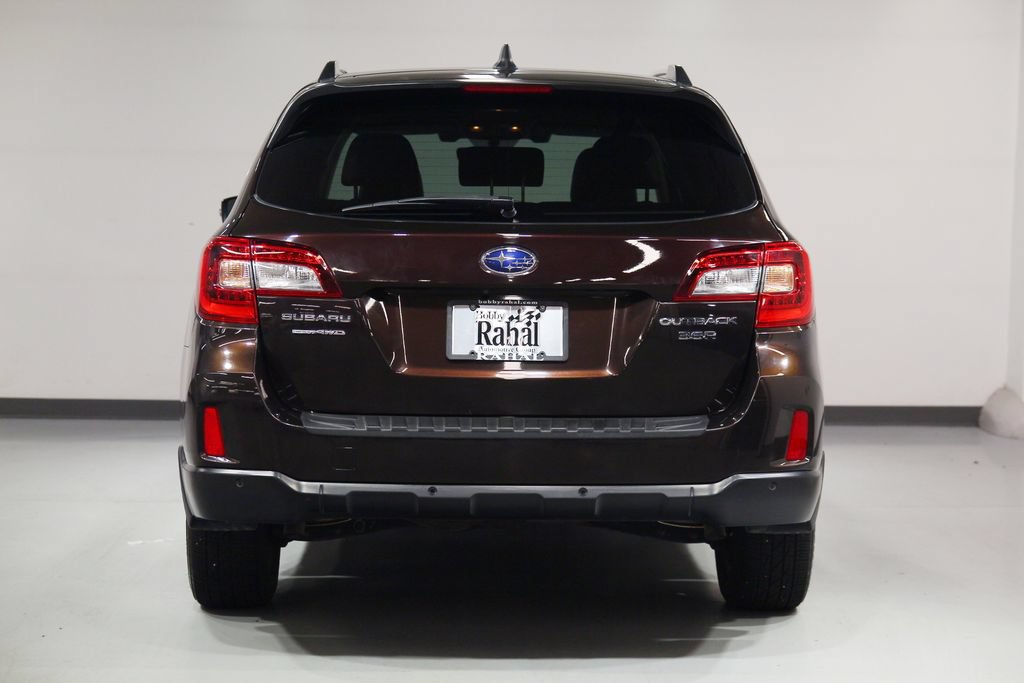 Used 2017 Subaru Outback 3.6R Touring AWD/4WD image 2