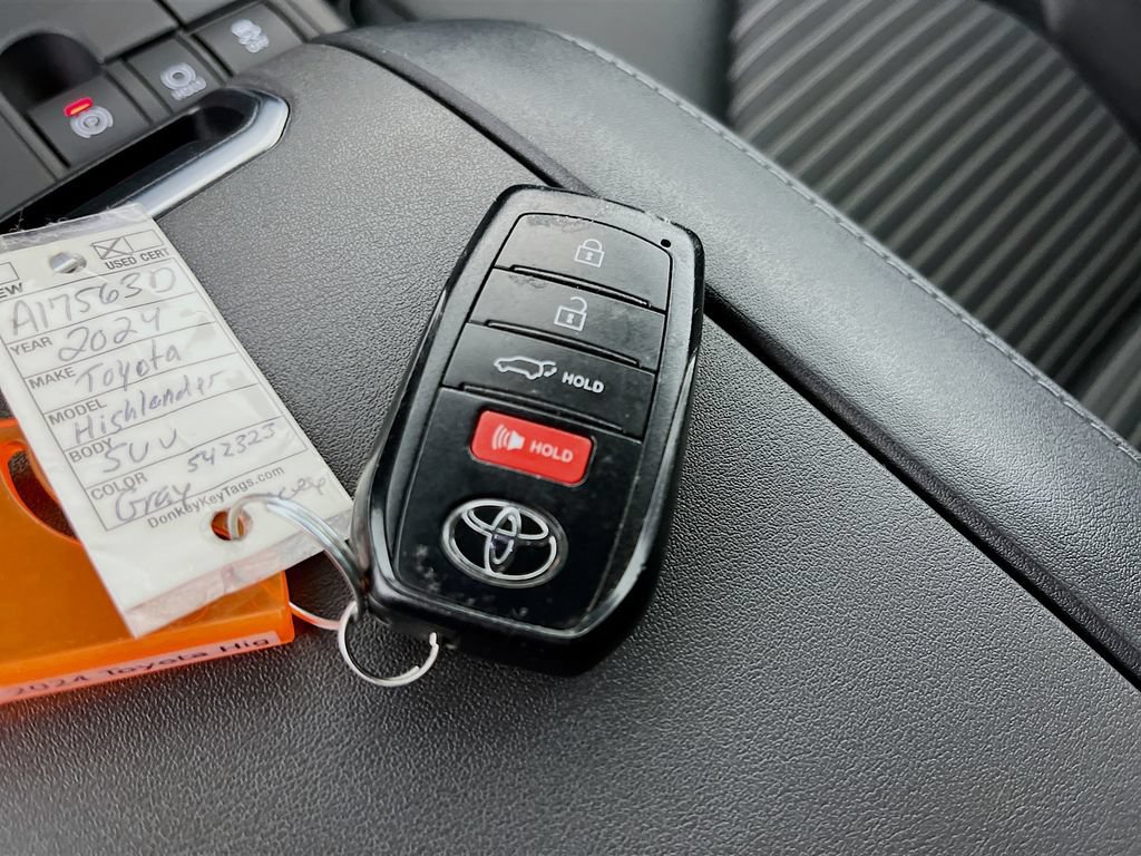 Used 2024 Toyota Highlander XSE AWD/4WD image 24