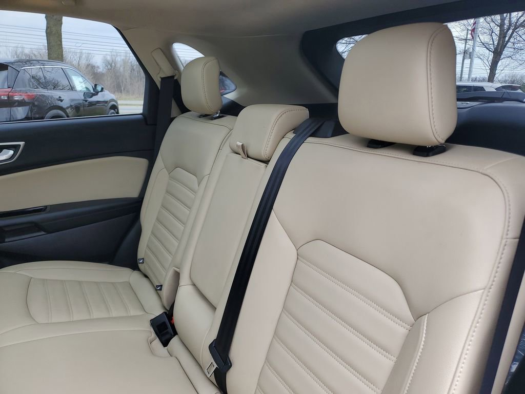 Used 2019 Ford Edge SEL w/ Equipment Group 201A image 29