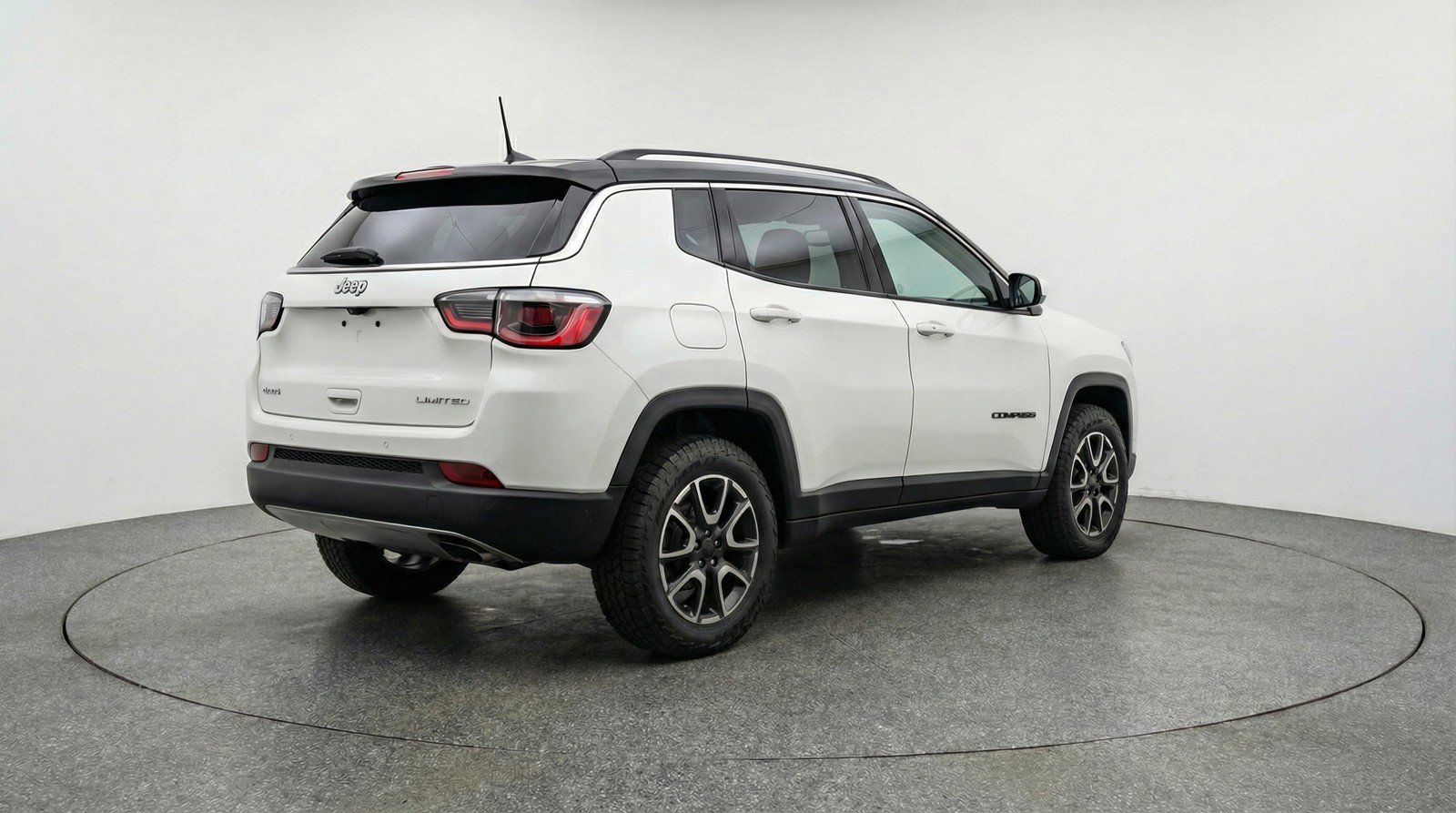 Used 2025 Jeep Compass Trailhawk image 9