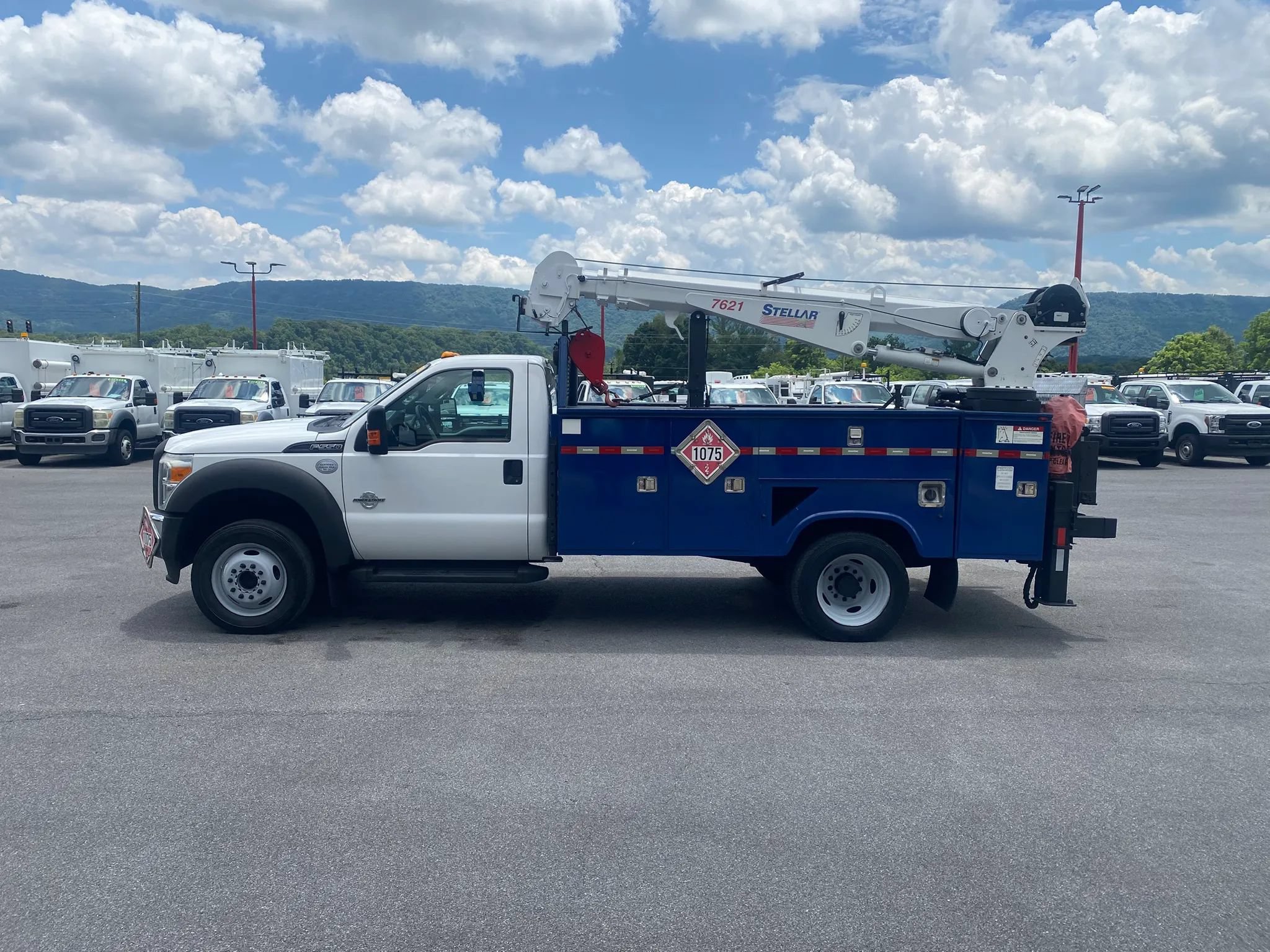 Used 2014 Ford F550 4x4 Regular Cab Super Duty image 5