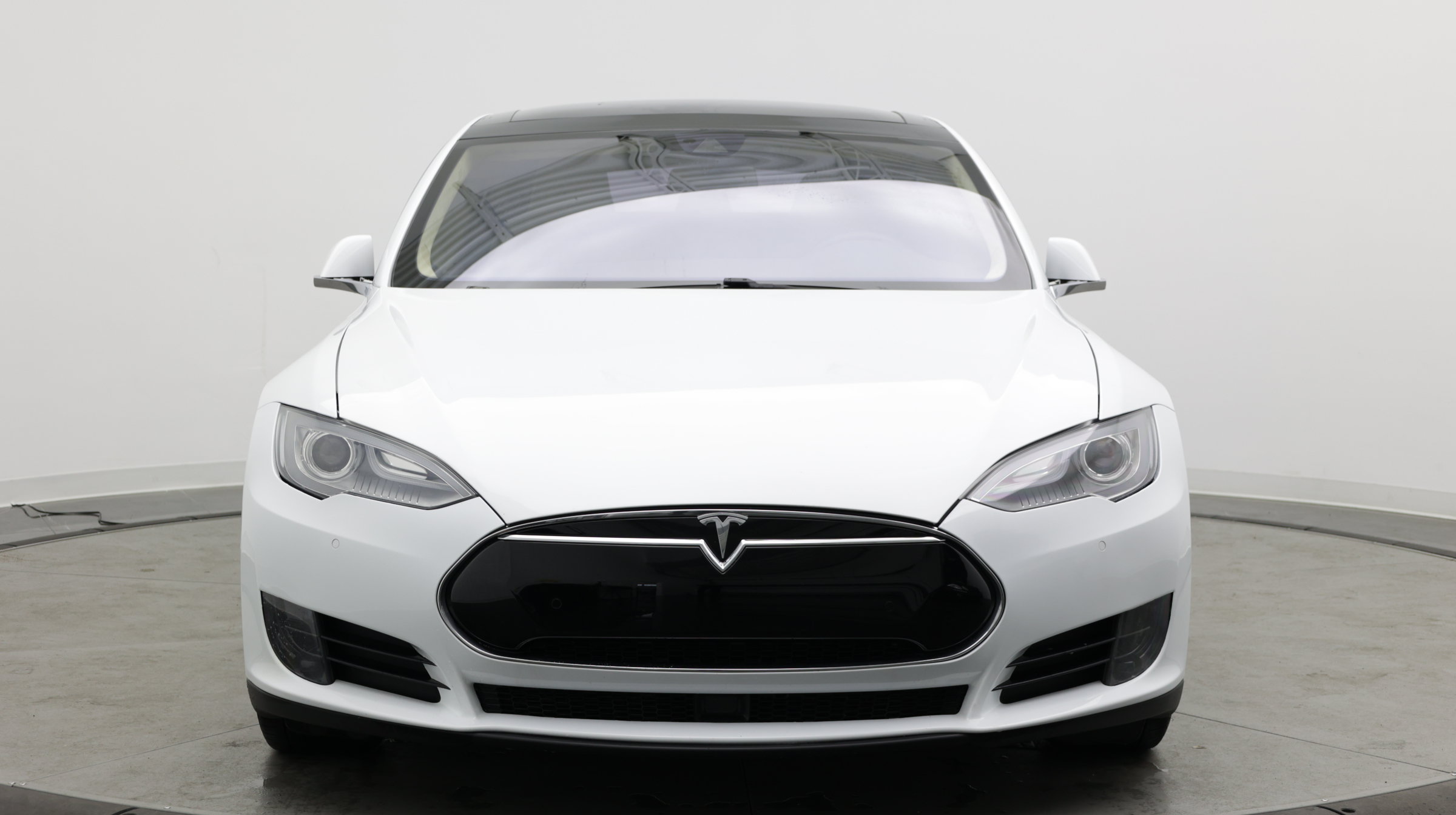 Used 2016 Tesla Model S 70 RWD image 2