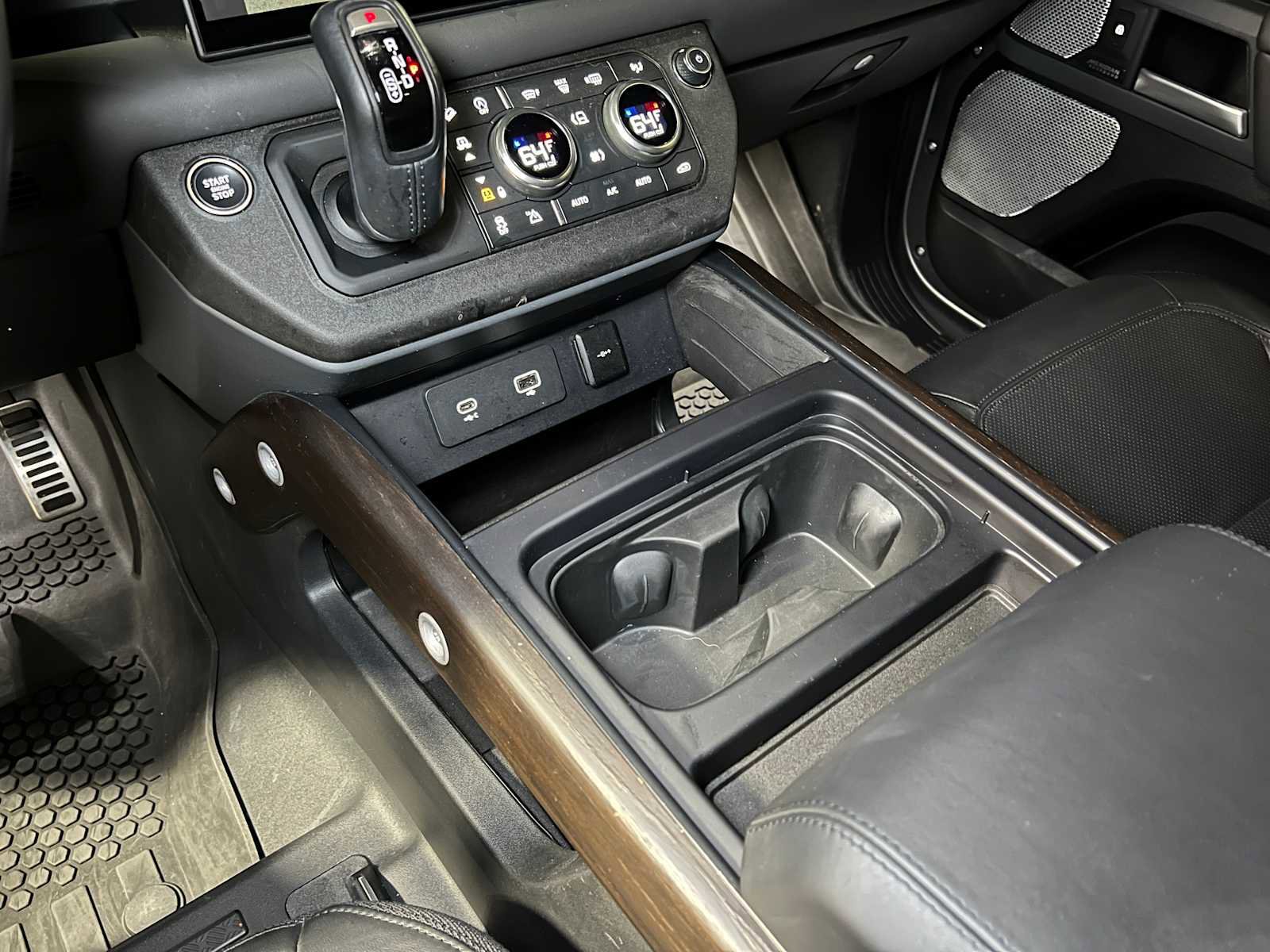 Used 2024 Land Rover Defender 130 X image 33