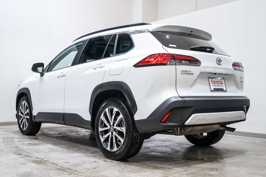 Used 2023 Toyota Corolla Cross XLE w/ Convenience Package image 4