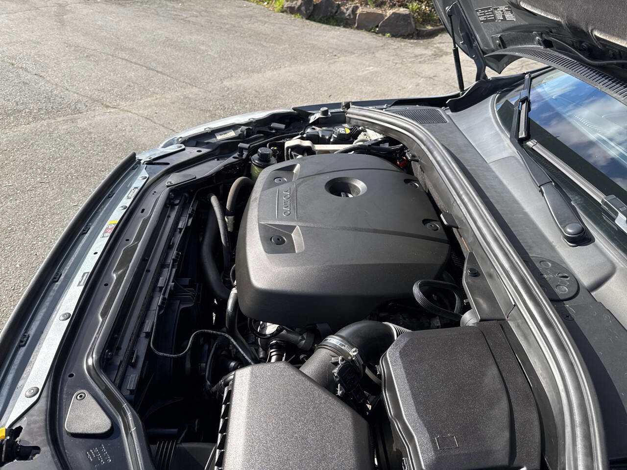 Used 2017 Volvo XC60 T5 Dynamic w/ Preferred Option Package image 13