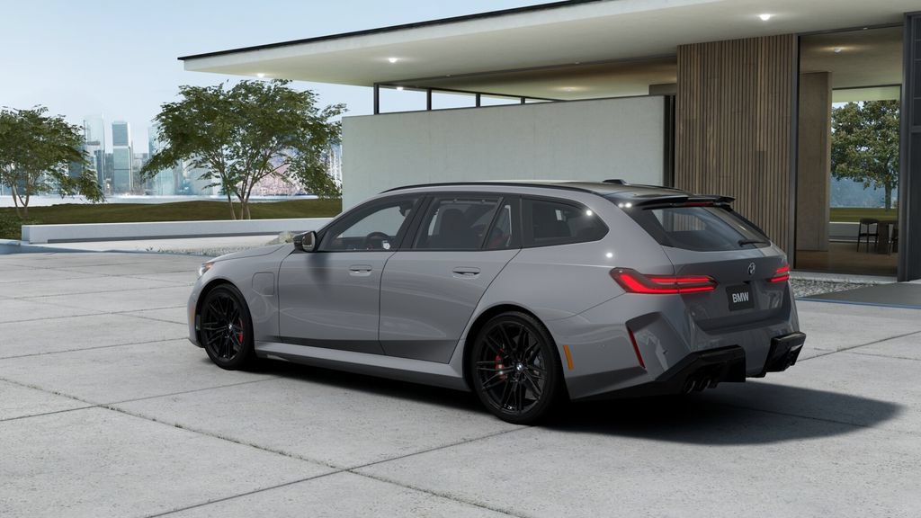 New 2027 BMW M5 Touring AWD/4WD image 2