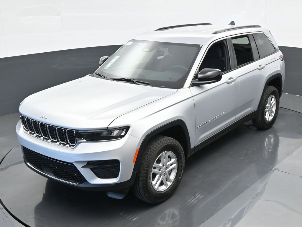 Used 2024 Jeep Grand Cherokee Laredo w/ Trailer Tow Package image 29