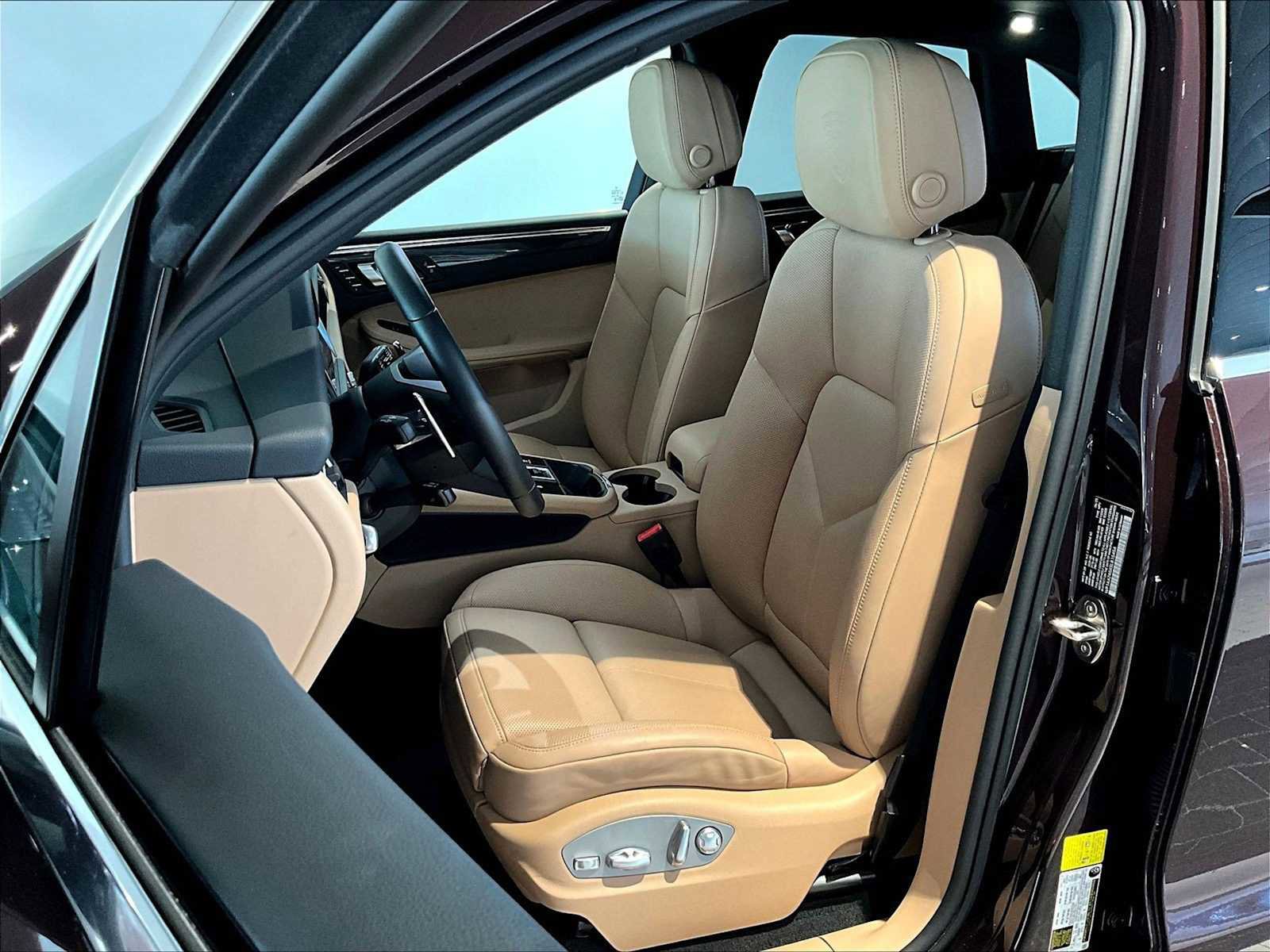 Used 2025 Porsche Macan image 8