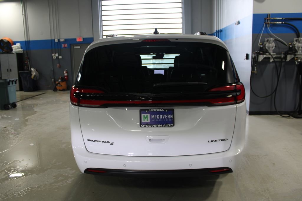 Used 2025 Chrysler Pacifica Limited FWD image 38