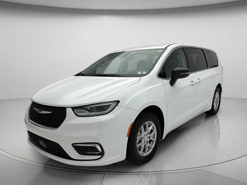 Used 2024 Chrysler Pacifica Touring-L FWD image 3